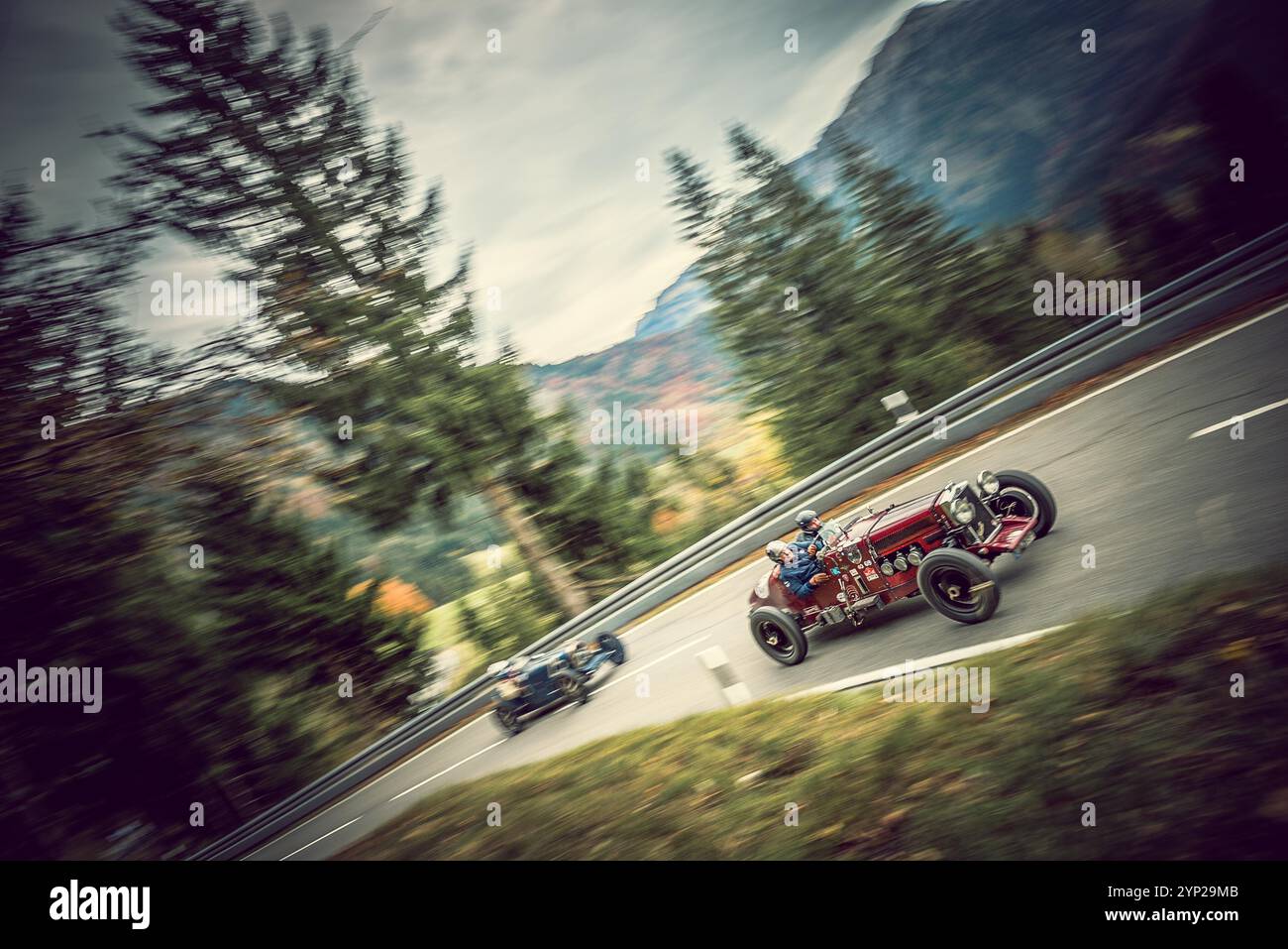 Zwei Vorkriegs-Klassiker beim Classic Car Race, Jochpass Oldtimer Memorial, Deutschland Stockfoto