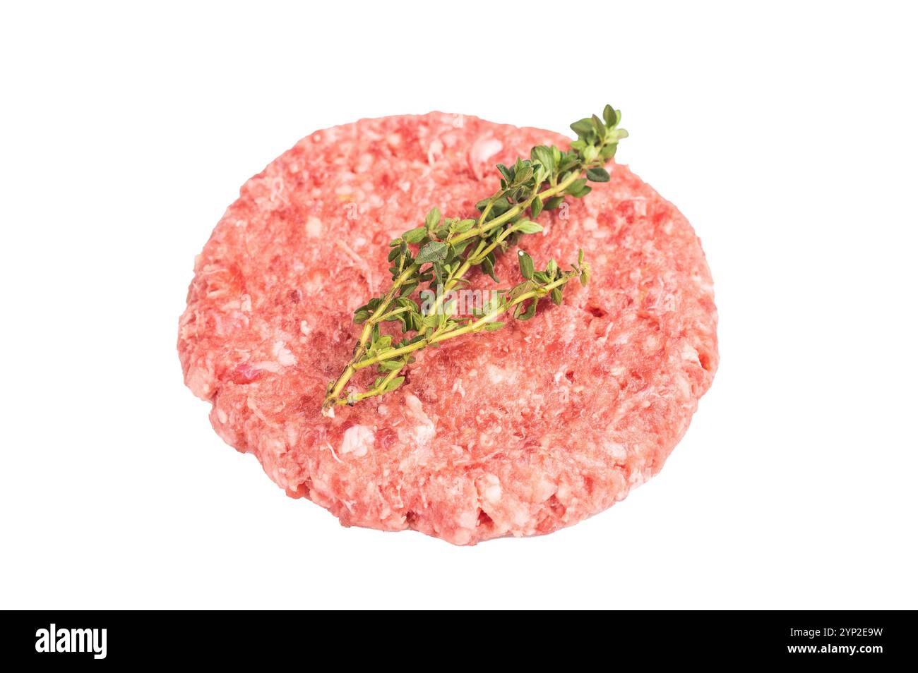 Rohe Fleischpasteten, Schnitzel, Hackfleisch für Burger isoliert auf weißem Hintergrund. Stockfoto
