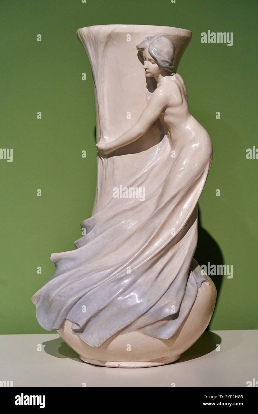 Vase mit weiblicher Figur, 1900, polychromer Gips, Dionís Renart (Barcelona, 1878-1946), MNAC, Museu Nacional D'Art de Catalunya, Barcelona, Spanien. Stockfoto