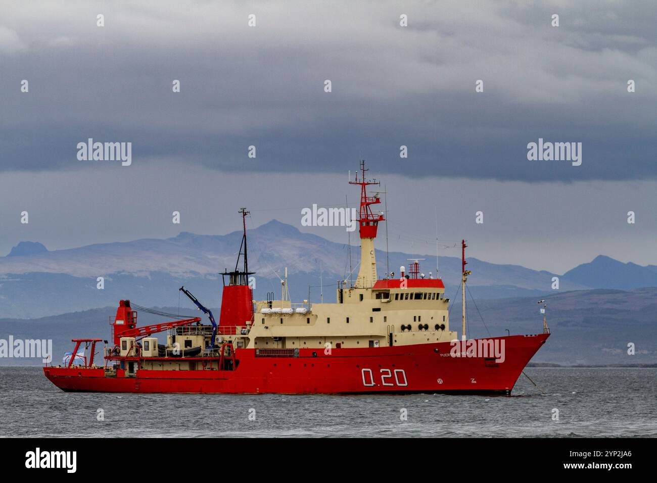 Argentinisches Schiff Puerto Deseado, das von Ushuaia, Argentinien, zur Antarktischen Halbinsel in Antarktis, Südmeer und Polarregionen fährt Stockfoto