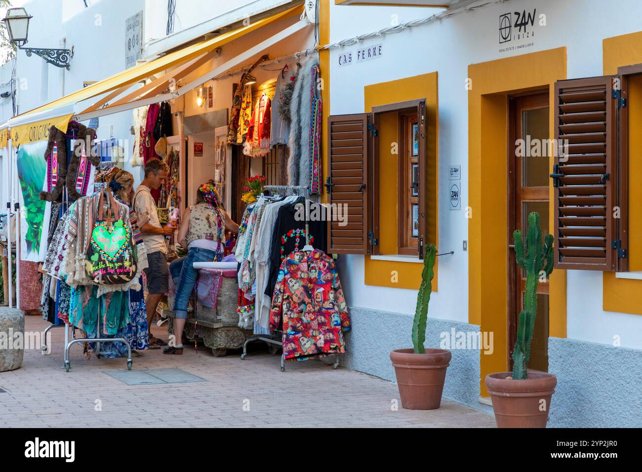 Shopping in Santa Gertrudis de Fruitera, Ibiza, Balearen, Spanien, Mittelmeer, Europa Stockfoto