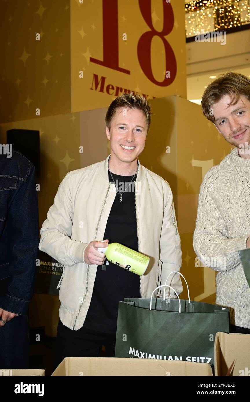 Daniel Sommer bei der Strassenfeger Charity Aktion 2024 von Maximilian Seitz in der Mall von Berlin. Berlin, 27.11.2024 Berlin *** Daniel Sommer bei der Strassenfeger Charity Campaign 2024 von Maximilian Seitz in der Berliner Mall Berlin, 27 11 2024 Berlin Copyright: XMatthiasxWehnertx Stockfoto