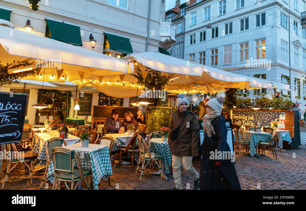 Nyhaven Street Cafés Kopenhagen Dänemark Stockfoto