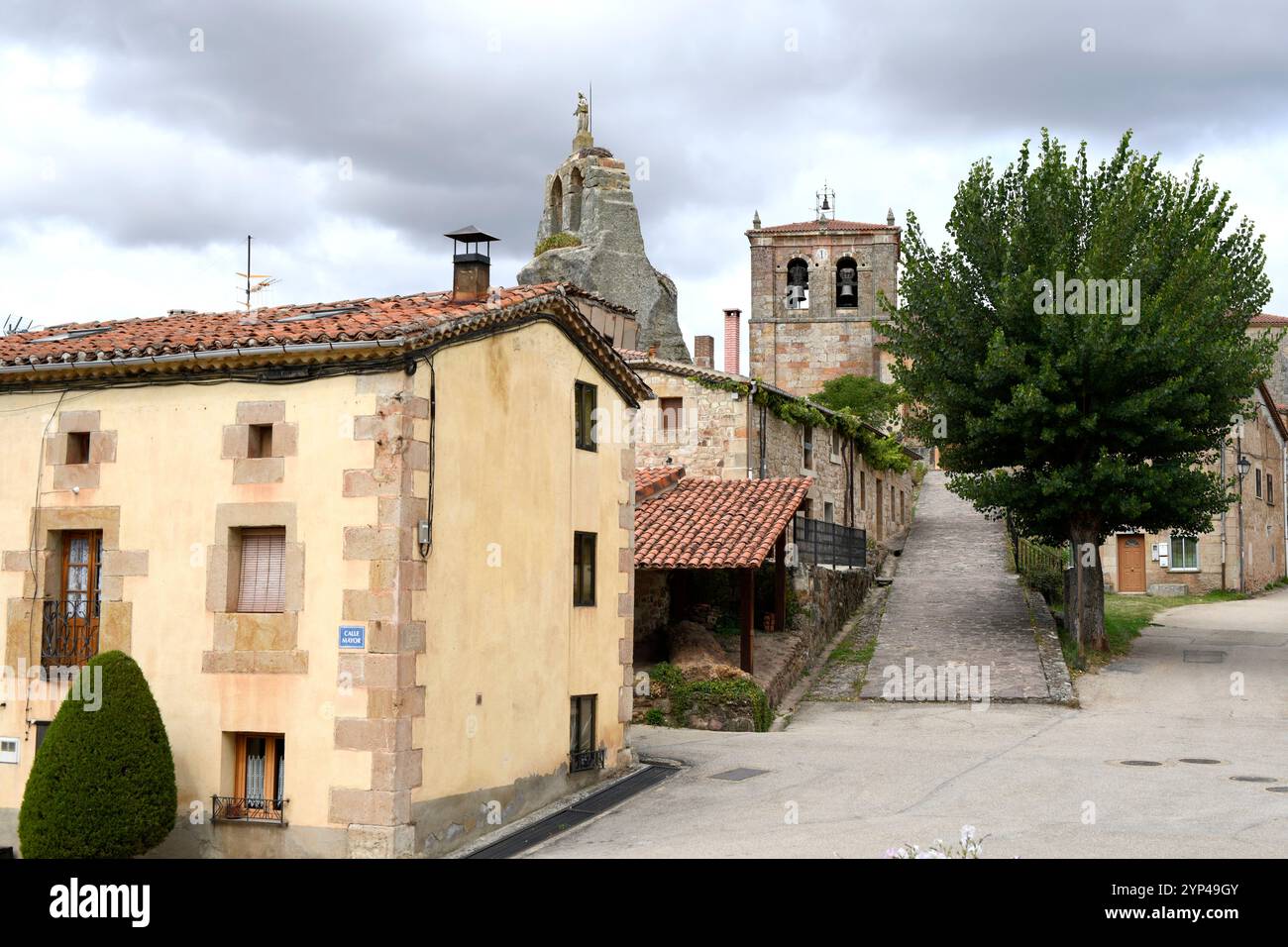 Hacinas, Stadt. Region Sierra de la Demanda, Burgos, Castilla y León, Spanien. Stockfoto