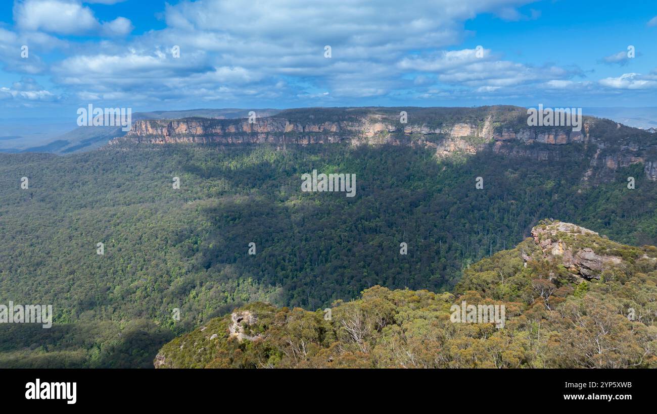 Drohnenfoto des Jamison Valley aus Katoomba in den Blue Mountains in New South Wales, Australien. Stockfoto