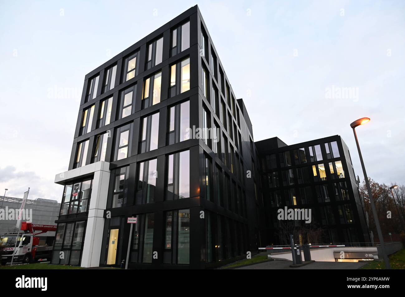Die GERRESHEIMER AG Konzernzentrale, allgemein, Feature, Randmotiv, Symbolfoto Aussenansicht, Logo, am 28.11.2024 i Düsseldorf A *** GERRESHEIMER AG Konzernzentrale, allgemein, Feature, Randmotiv, Symbolfoto Außenansicht, Logo, am 28 11 2024 i Düsseldorf A Stockfoto