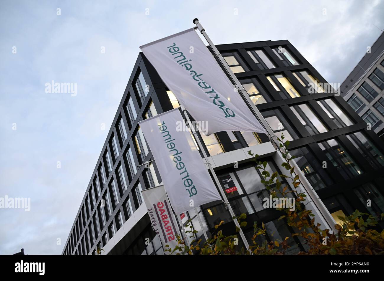 Die GERRESHEIMER AG Konzernzentrale, allgemein, Feature, Randmotiv, Symbolfoto Aussenansicht, Logo, am 28.11.2024 i Düsseldorf A *** GERRESHEIMER AG Konzernzentrale, allgemein, Feature, Randmotiv, Symbolfoto Außenansicht, Logo, am 28 11 2024 i Düsseldorf A Stockfoto