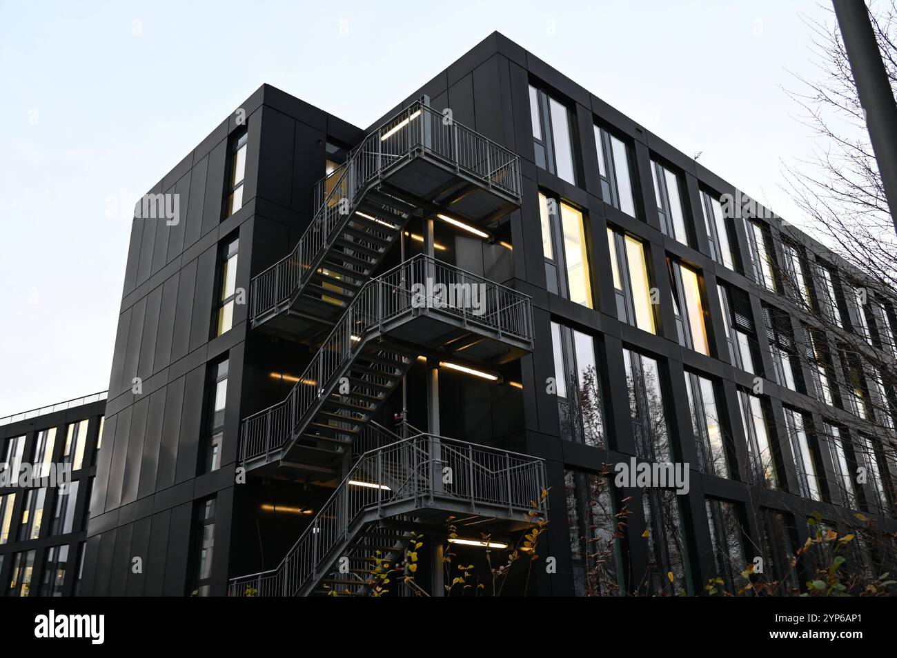 Die GERRESHEIMER AG Konzernzentrale, allgemein, Feature, Randmotiv, Symbolfoto Aussenansicht, Logo, am 28.11.2024 i Düsseldorf A *** GERRESHEIMER AG Konzernzentrale, allgemein, Feature, Randmotiv, Symbolfoto Außenansicht, Logo, am 28 11 2024 i Düsseldorf A Stockfoto