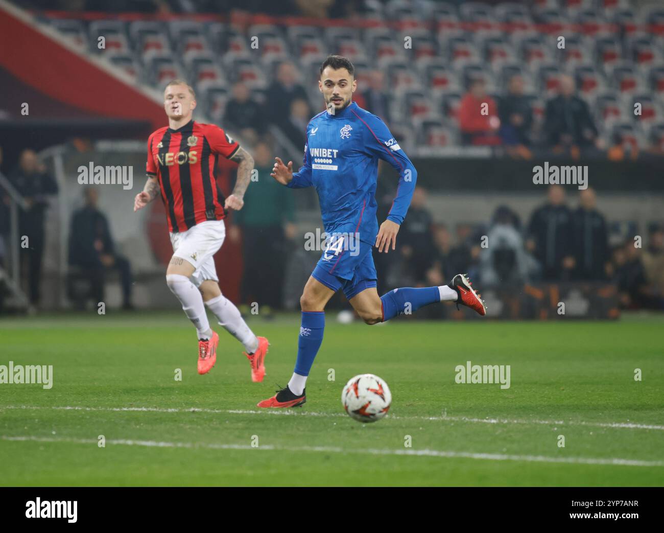 Nizza, Frankreich. November 2024. Nedim Bajrami Manager des Rangers FC während der UEFA Europa League 2024/25, Fußballspiel zwischen OGC Nice und Rangers FC am 28. November 2024 bei Allianz Riviera, Nizza, Frankreich, Credit: Nderim Kaceli/Alamy Live News Stockfoto