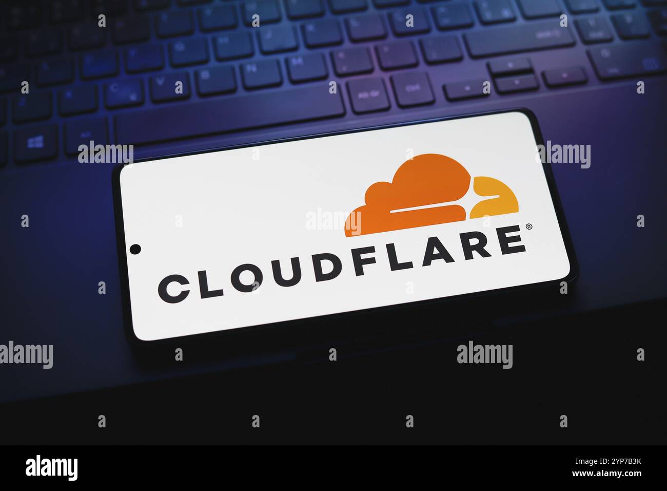Das Logo wird auf dem Smartphone-Bildschirm angezeigt Stockfoto