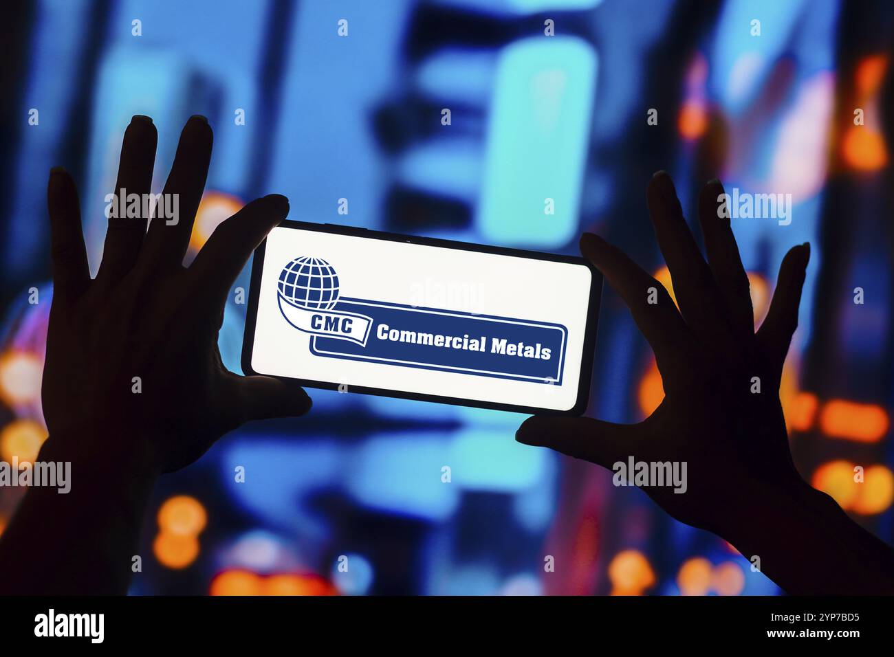 In dieser Abbildung wird das CMC-Logo (Commercial Metals Company) auf einem Smartphone-Bildschirm angezeigt Stockfoto