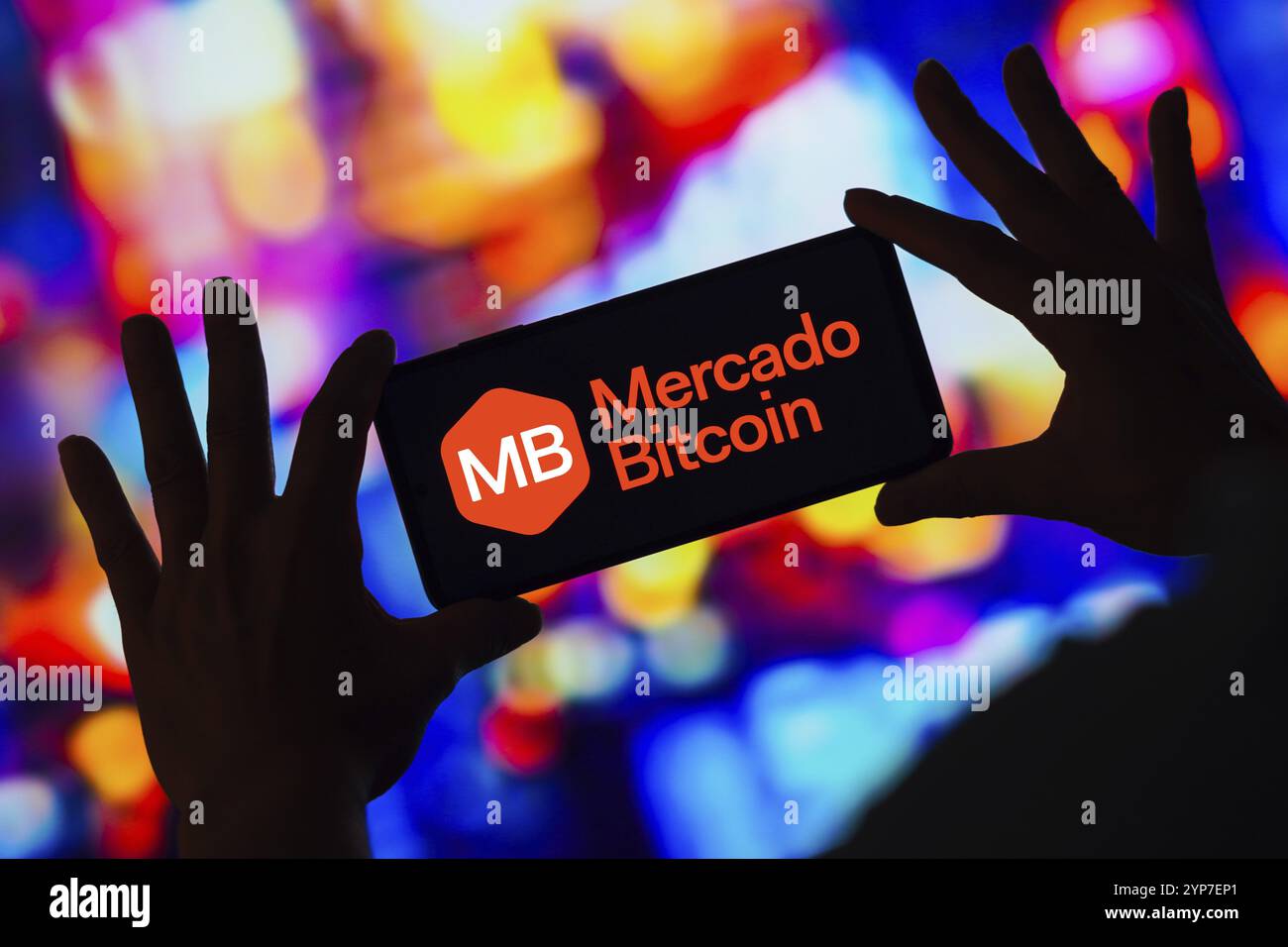 In dieser Fotoabbildung wird das Mercado Bitcoin (MB)-Logo auf einem Smartphone angezeigt Stockfoto