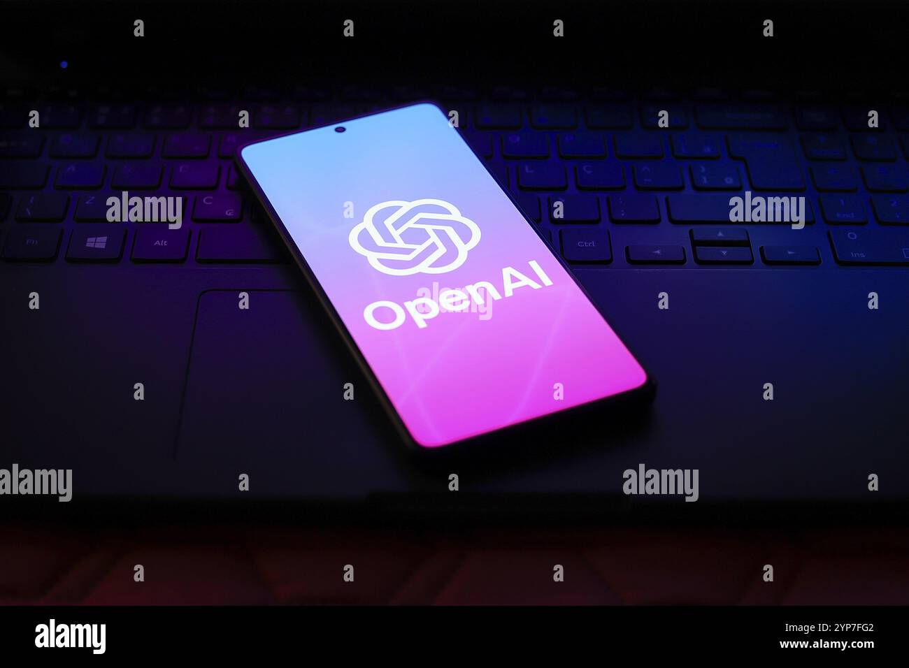 In dieser Abbildung wird das OpenAI-Logo auf einem Smartphone-Bildschirm angezeigt Stockfoto