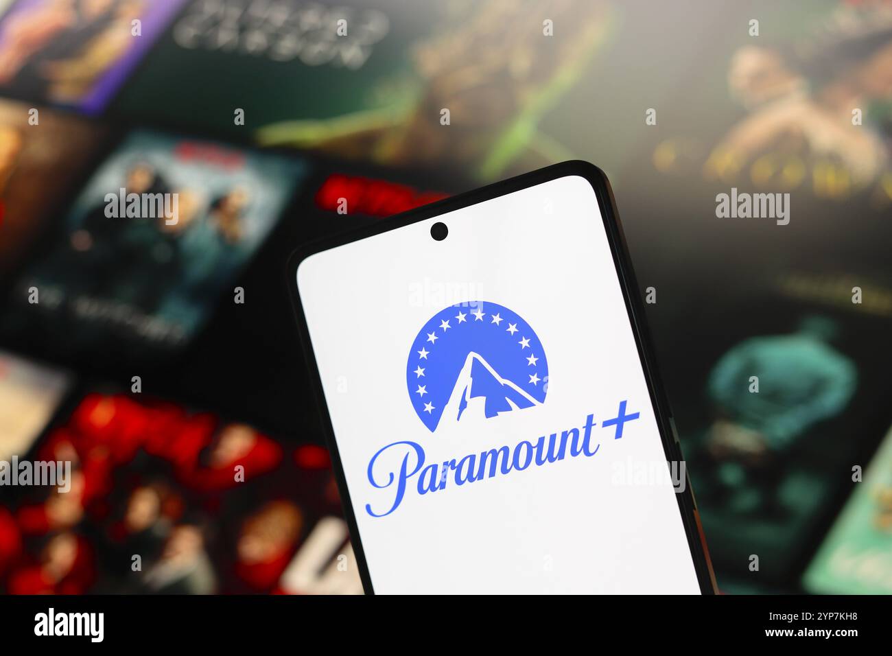 In dieser Abbildung wird das Paramount Plus-Logo auf einem Smartphone-Bildschirm angezeigt Stockfoto