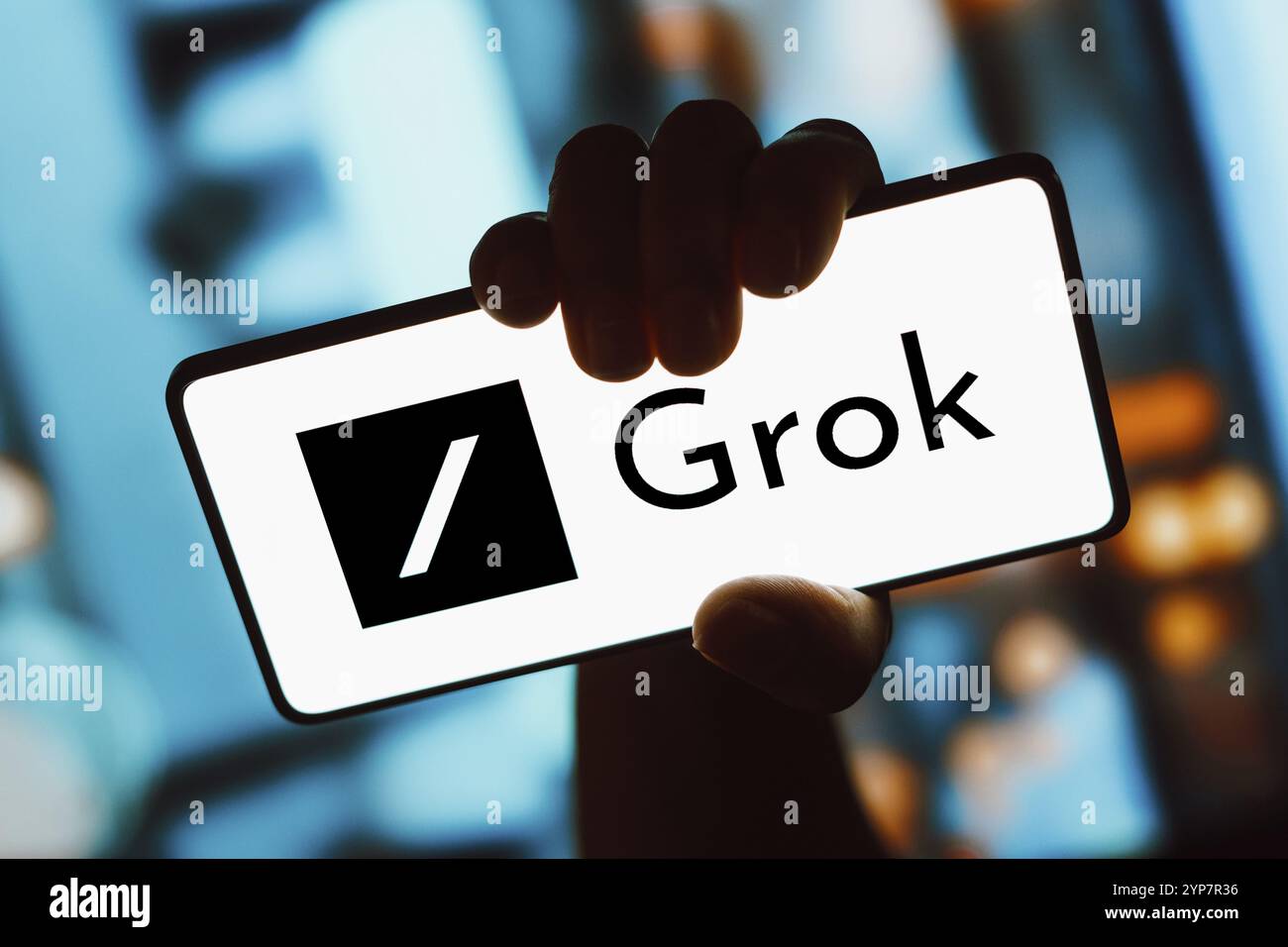 GROK ist ein Chatbot mit künstlicher Intelligenz, der mit dem sozialen Netzwerk X verbunden ist, das von Elon Musk geschaffen wurde Stockfoto