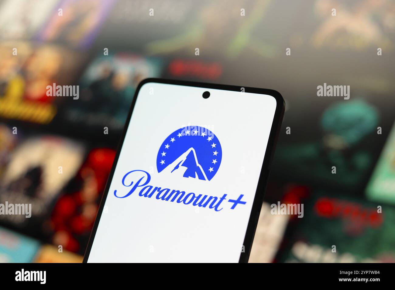 In dieser Abbildung wird das Paramount Plus-Logo auf einem Smartphone-Bildschirm angezeigt Stockfoto