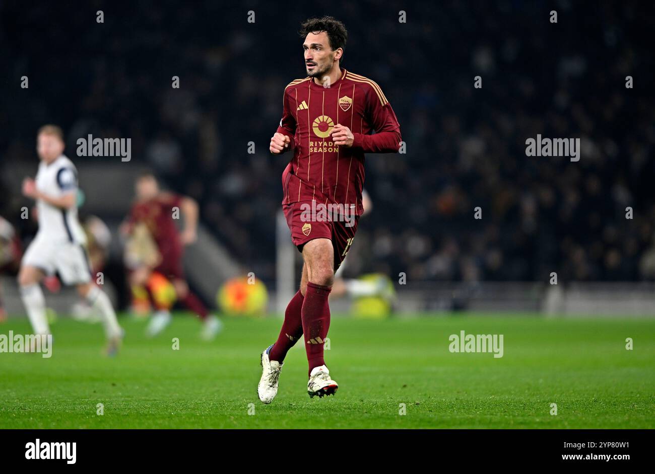 London, Großbritannien. Oktober 2024. Mats Hummels (AS Roma) während des Tottenham Hotspur V AS Roma UEFA Europa Conference League Spiel 4 im Tottenham Hotspur Stadium, London. Dieses Bild ist NUR für REDAKTIONELLE ZWECKE bestimmt. Für jede andere Verwendung ist eine Lizenz von Football DataCo erforderlich. Quelle: MARTIN DALTON/Alamy Live News Stockfoto