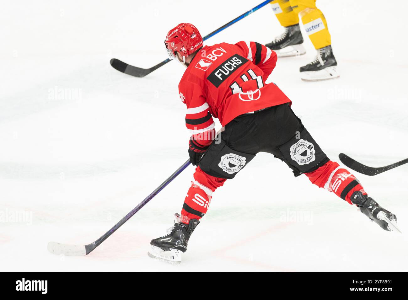 Lausanne, Schweiz. , . Jason Fuchs (Offense) von Lausanne HC #14 in Aktion während der Lausanne HC vs. HC Davos National League, in der Vaudoise Arena. Credit Patrick Dancel/ Credit: SIPA USA/Alamy Live News Stockfoto