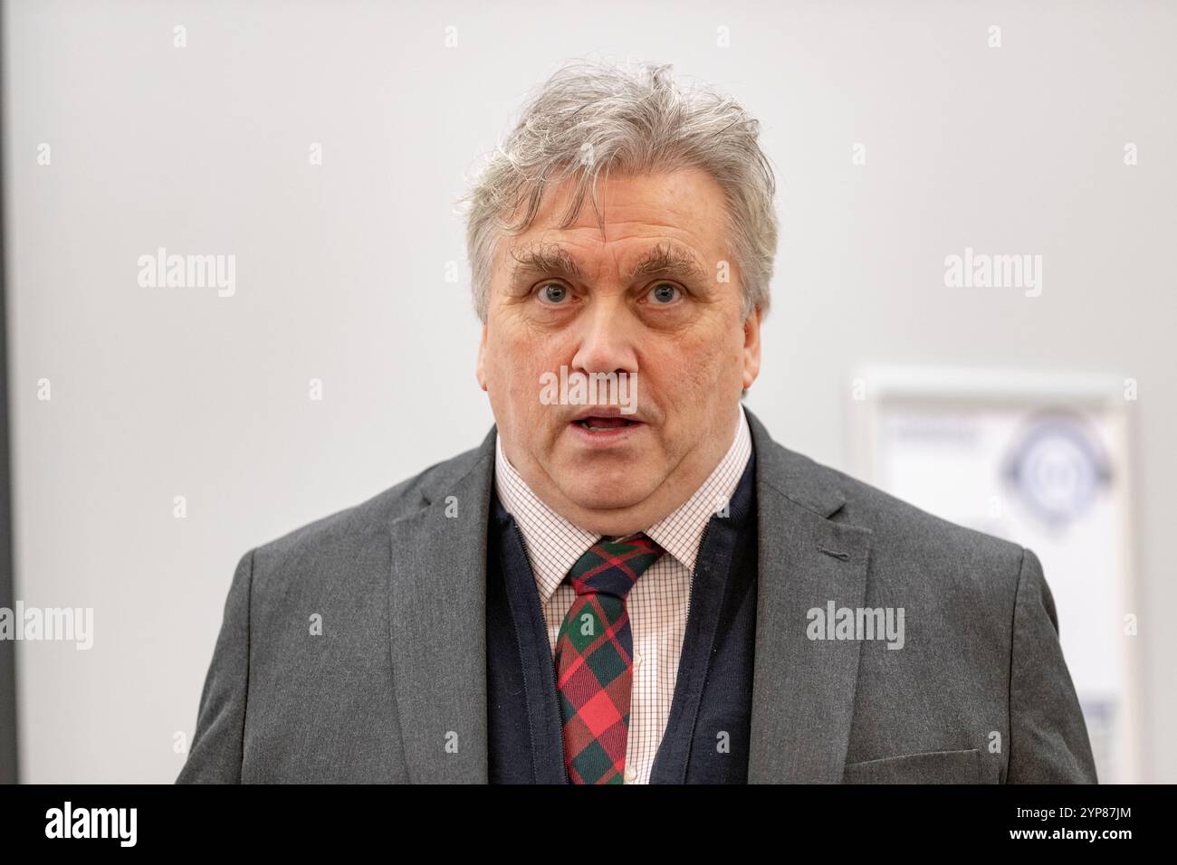 London, Großbritannien. November 2024. Professor James Gow spricht vor dem Publikum bei der Veröffentlichung von Dr. Aidan Hehirs Buch "Kosovo and the 'Internationals': Hope, hubris, and the End of History", das am Donnerstag, den 28. November 2024, an der University of Westminster in London stattfand. (VX Photo/Vudi Xhymshiti) Credit: VX Pictures/Alamy Live News Stockfoto