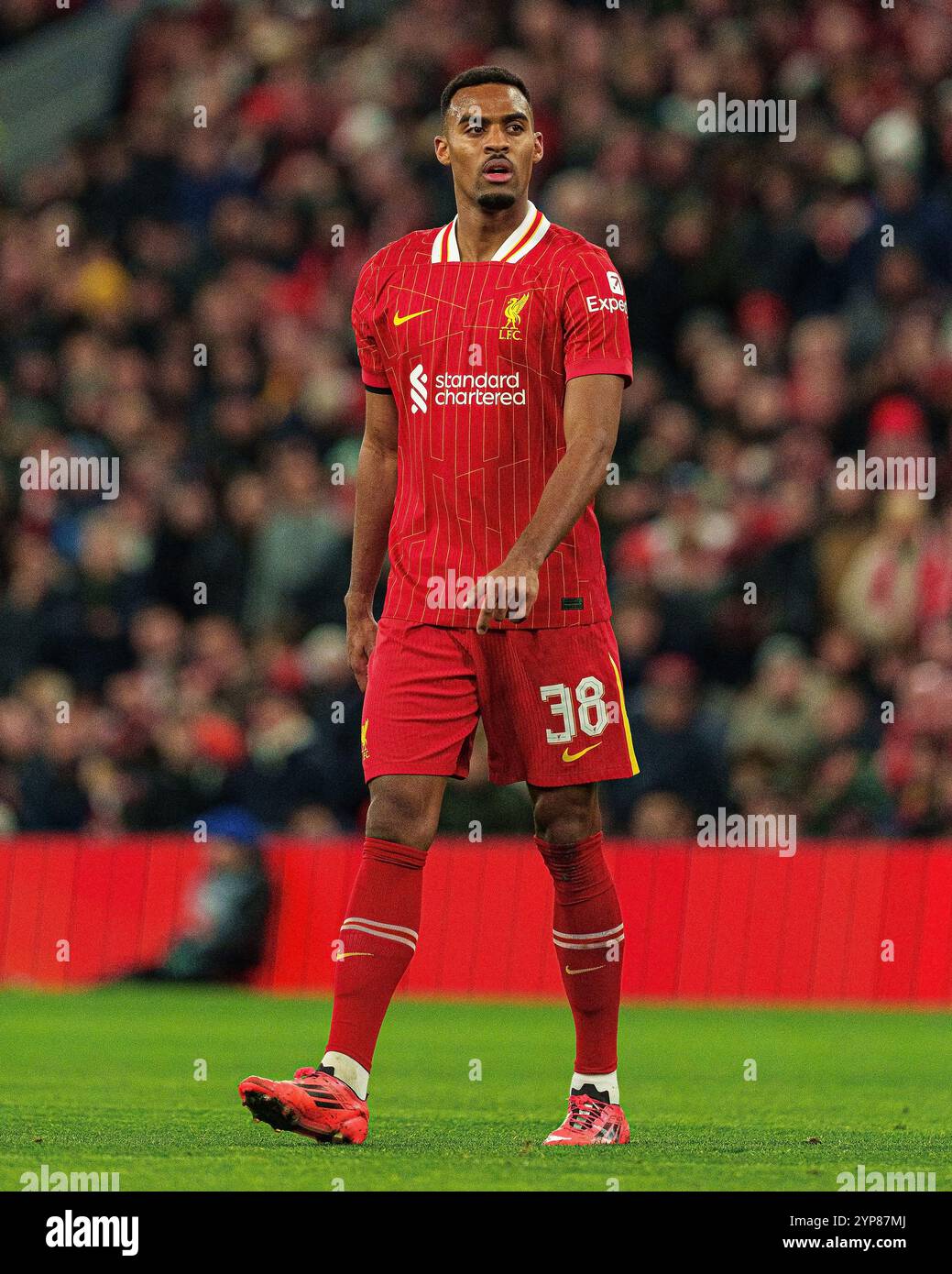Ryan Gravenberch aus Liverpool während des Spiels der UEFA Champions League 2024/25 League Phase MD5 zwischen Liverpool FC und Real Madrid C.F. in Anfield, Liverpool am Mittwoch, den 27. November 2024. (Foto: Steven Halliwell | MI News) Credit: MI News & Sport /Alamy Live News Stockfoto