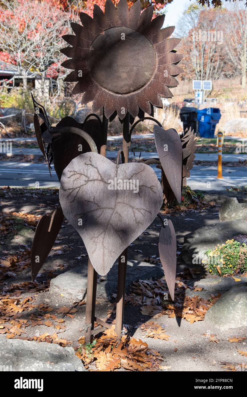 Sonnenblumenskulptur im High Park auf der Bloor Street West in Toronto, Ontario, Kanada Stockfoto