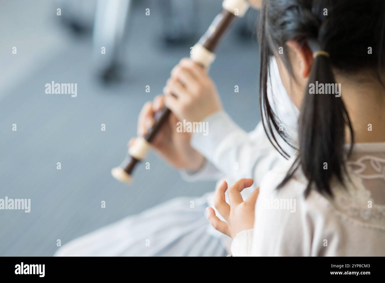Grundschulkinder nehmen Musikunterricht Stockfoto