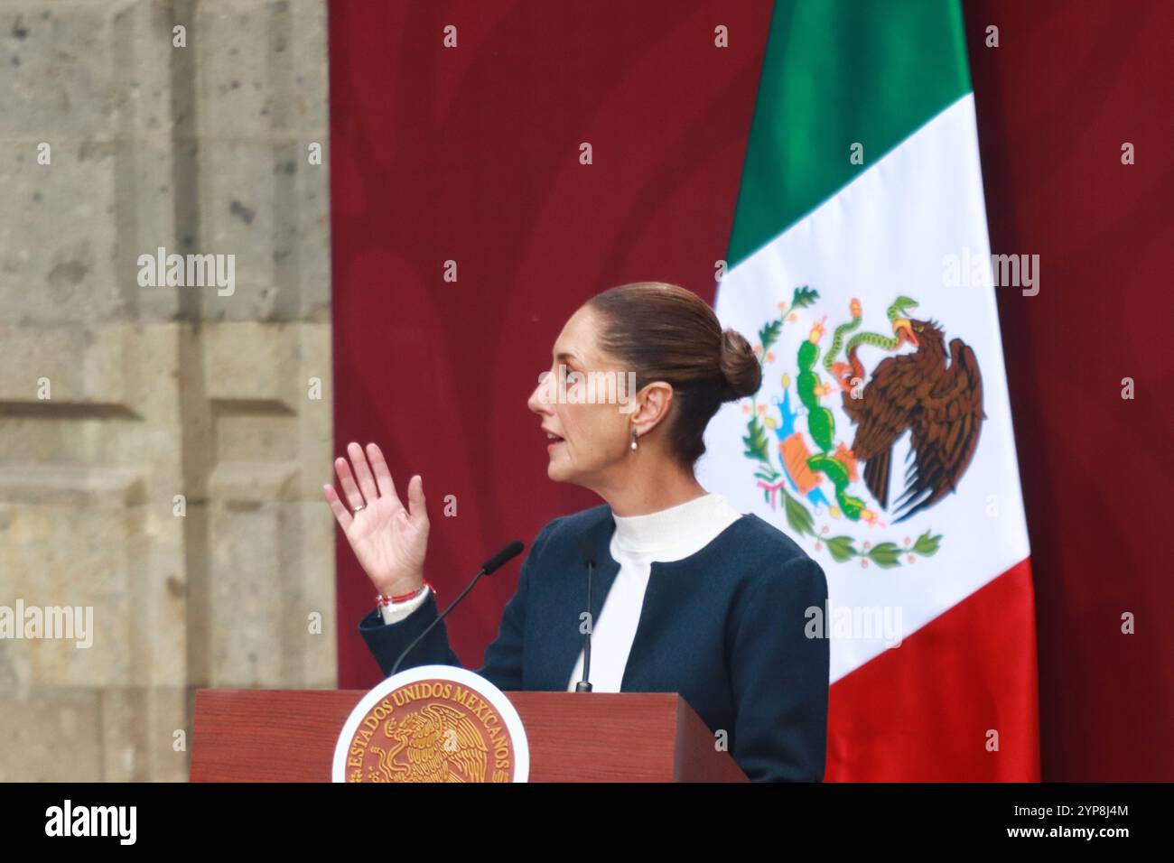 Mexikos Präsidentin Claudia Sheinbaum Pardo spricht während des National Sports Award 2024 im Nationalpalast. Am 27. November 2024 in Mexiko-Stadt. (Kreditbild: © Carlos Santiago/eyepix via ZUMA Press Wire) NUR REDAKTIONELLE VERWENDUNG! Nicht für kommerzielle ZWECKE! Stockfoto