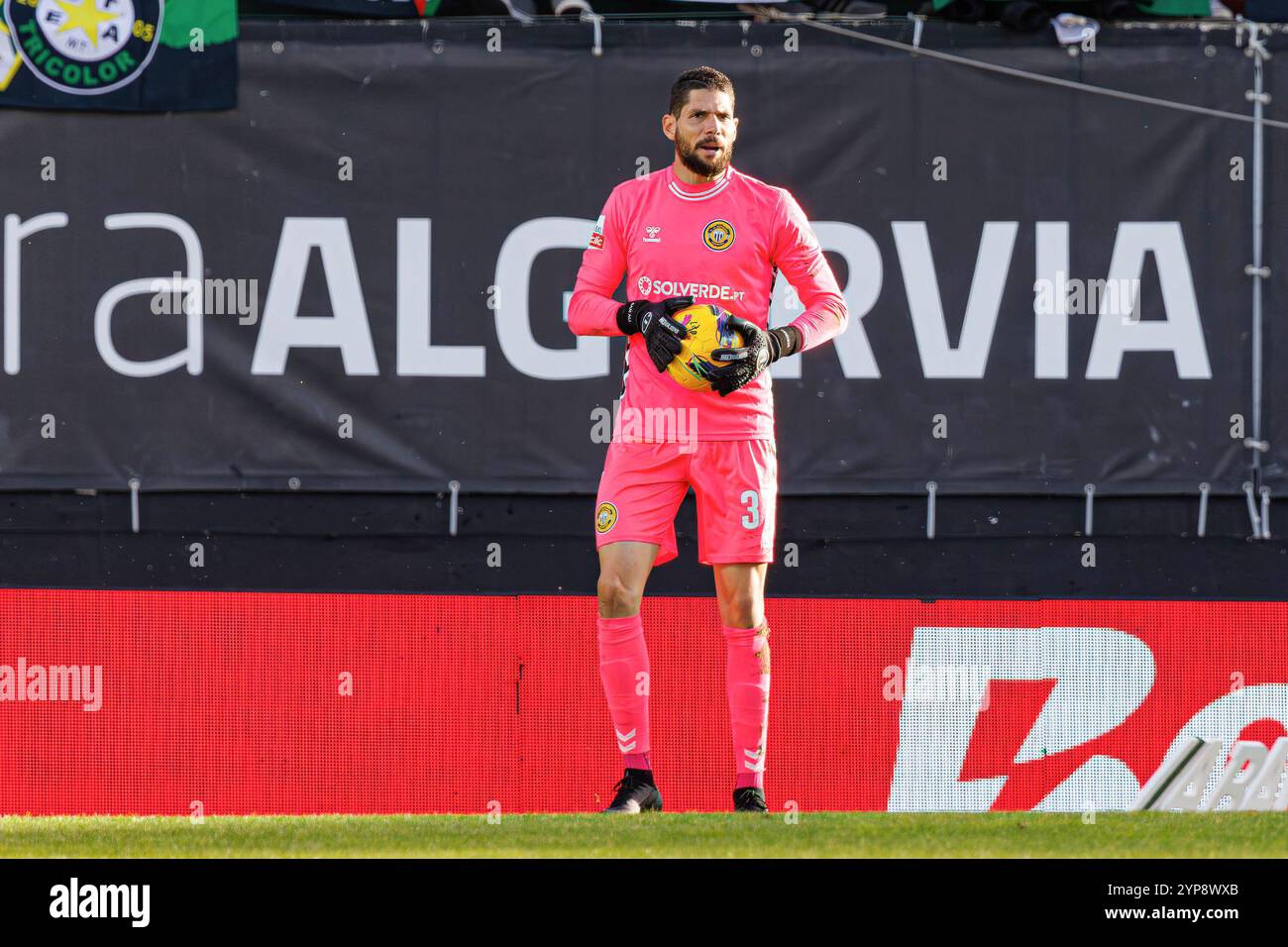 Lucas Franca (CD Nacional) wurde während des Liga-Portugal-Spiels zwischen den Mannschaften CF Estrela Amadora und CD Nacional im Estadio Jose Gomes gesehen. Endpartitur; CF Estrela Amadora 2:0 CD Nacional Stockfoto