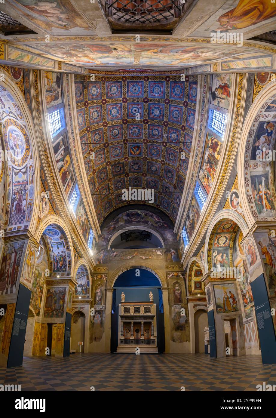 Brescia, Italien. Santa Giulia Museum, UNESCO-Weltkulturerbe. Das Innere der Basilika San Salvatore und des Chors der Nonnen Stockfoto