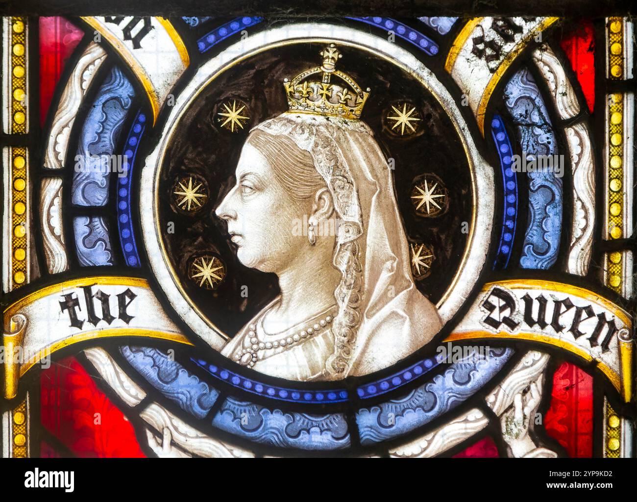 Buntglasfenster zum Gedenken an das 60. Jahr der Regierungszeit von Queen Victoria, Boulge Church, Suffolk, England, Großbritannien - Clayton und Bell 1897 Stockfoto