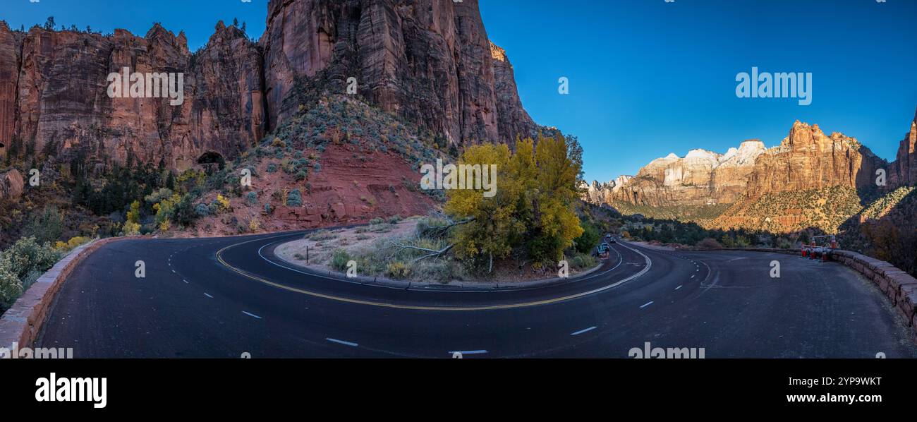 Atemberaubende Aussicht bei Sonnenuntergang entlang des gewundenen Zion-Mount Carmel Highway in Springdale, Utah, in der Nähe des Zion National Park Stockfoto