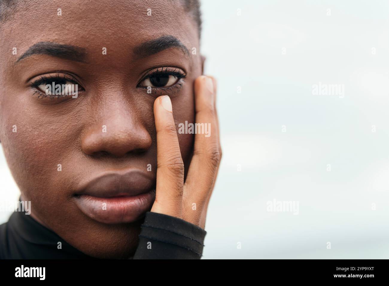 Nahporträt einer afroamerikanerin Stockfoto
