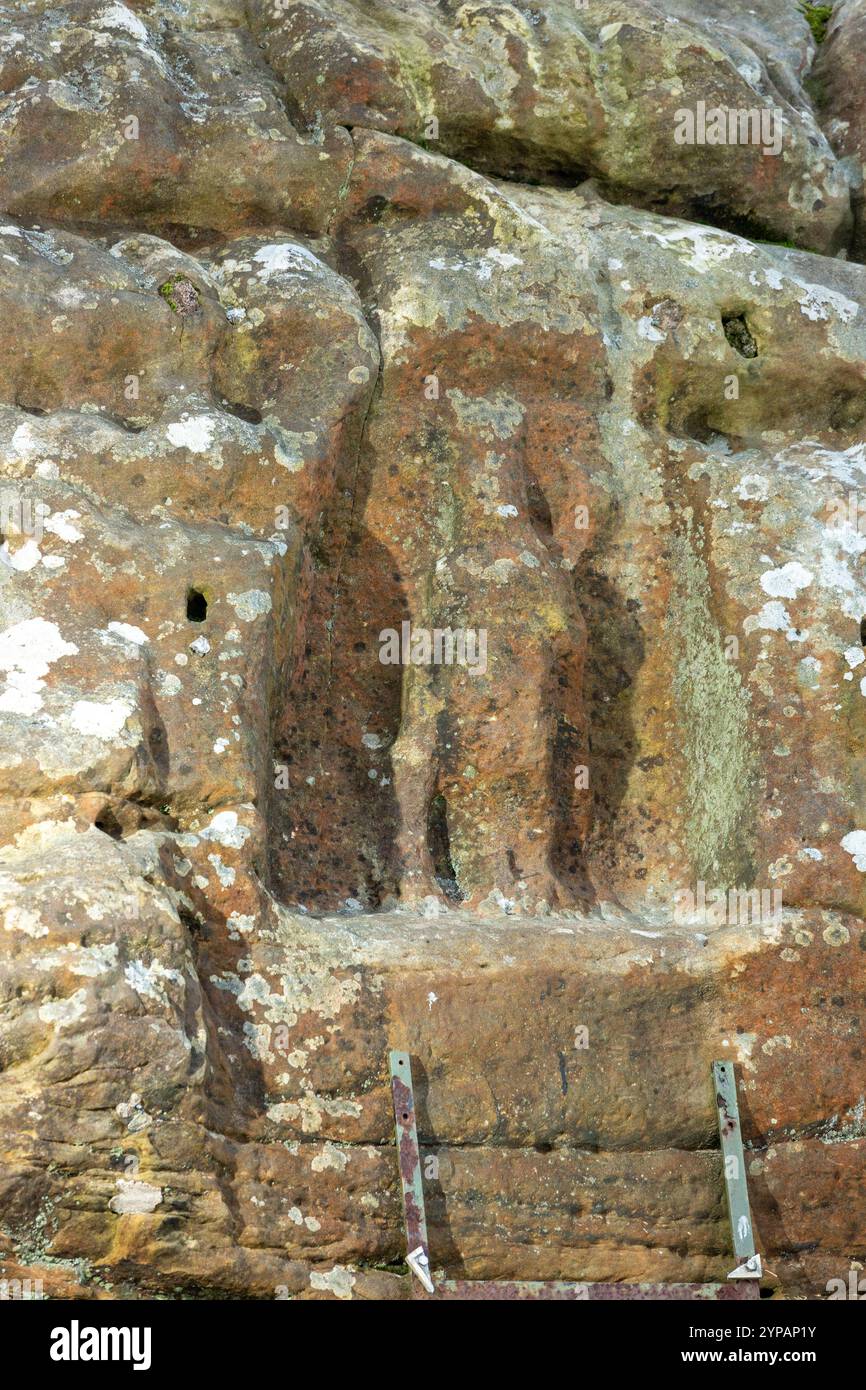 Der Eagle Rock ist eine wettergetragene Schnitzerei eines Adlers, die vermutlich auf die römische Besetzung von Cramond zwischen 140 und den frühen 200er Jahren datiert wurde Stockfoto