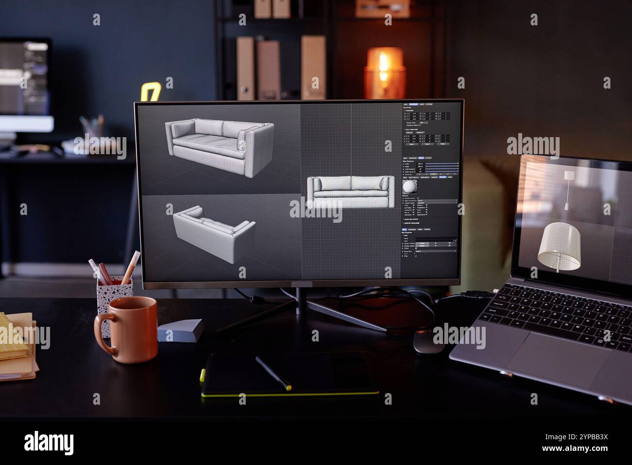 Monitore mit 3D-Modellen eines Sofas sowie verschiedenen Software-Tools und Optionen, die in einem gut beleuchteten modernen Büro mit Laptop, Notebook und Kaffeetasse auf dem Schreibtisch fotografiert wurden Stockfoto