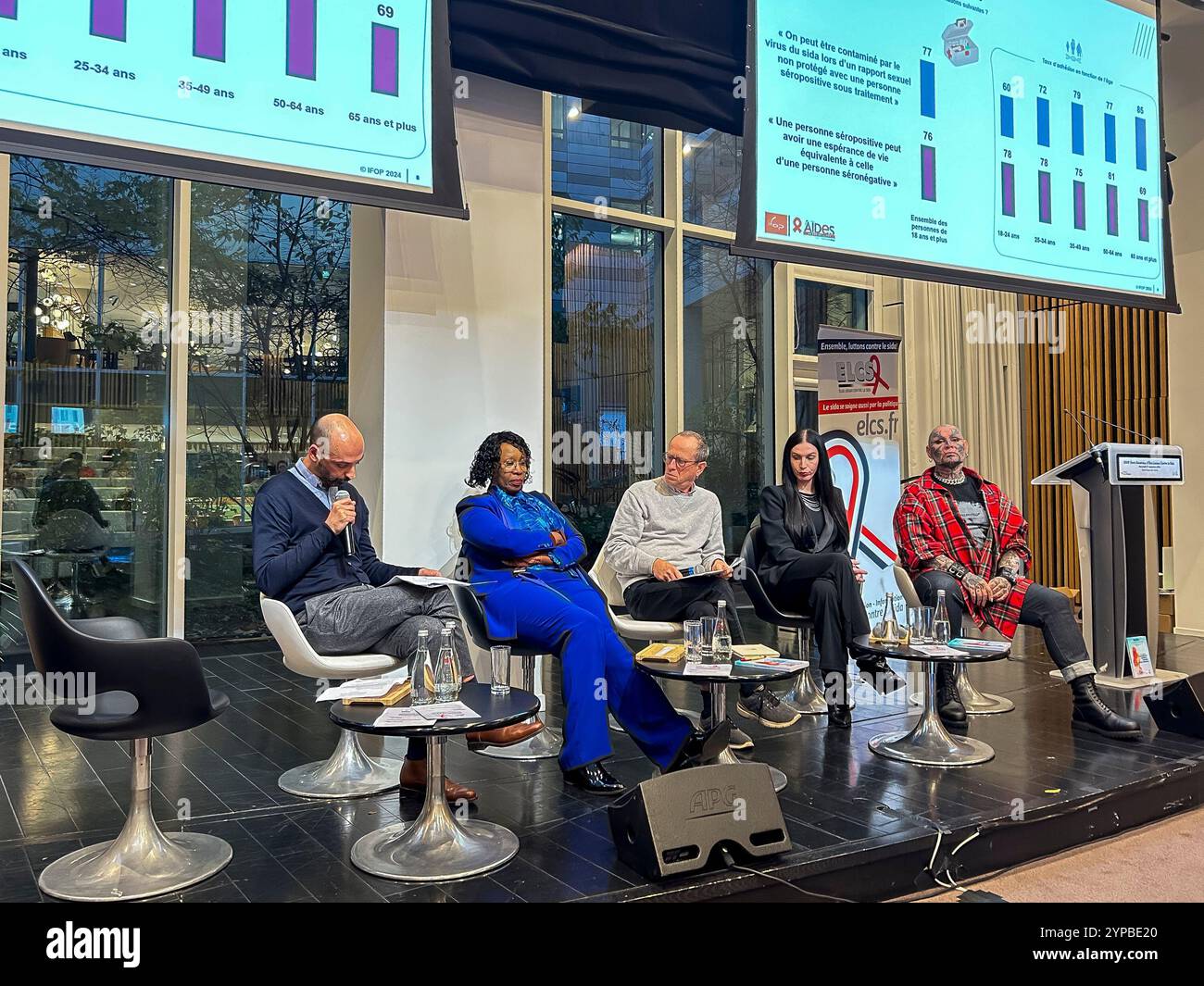 Saint-Ouen-sur-seine, Frankreich, Group People, Treffen französischer Politiker, NGO Organisation "Elus locaux Contre le SIDA" (lokale gewählte Beamte gegen AIDS), Jahrestagung, Panel Aids Organisationen, HELFER, Ikembere, Paris ohne Sida Stockfoto