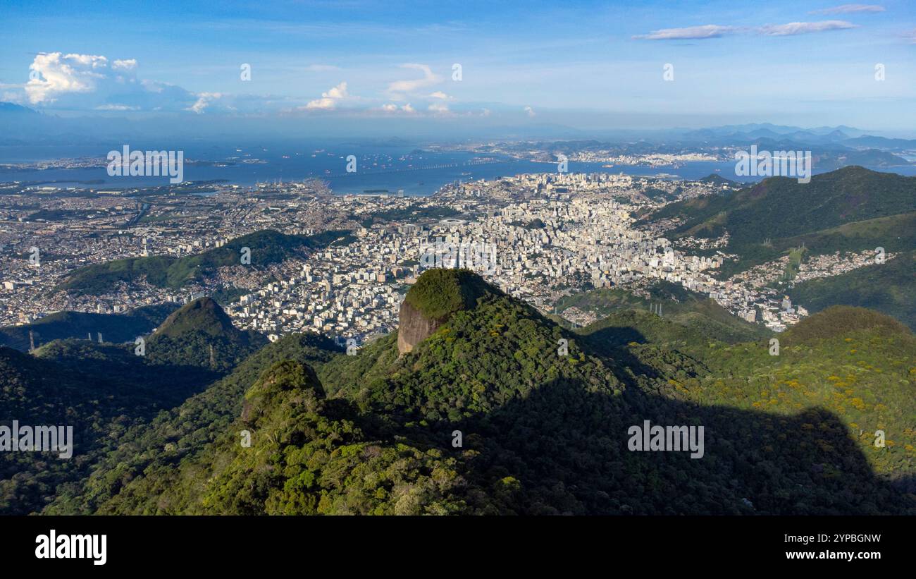 Aus der Vogelperspektive des Pico da Tijuca, im Nationalpark Tijuca in der Stadt Rio de Janeiro. Stockfoto