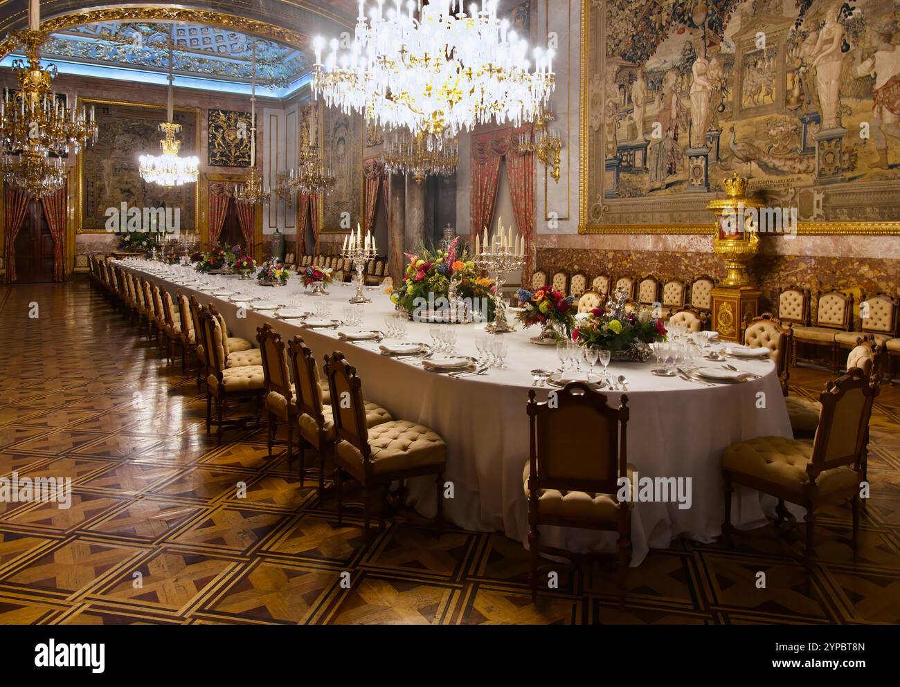 Der französische neobarocke Festsaal Grand Salon, entworfen vom Architekten José Segundo de Lema, wurde 1885 im Königspalast Madrid Spanien fertiggestellt Stockfoto