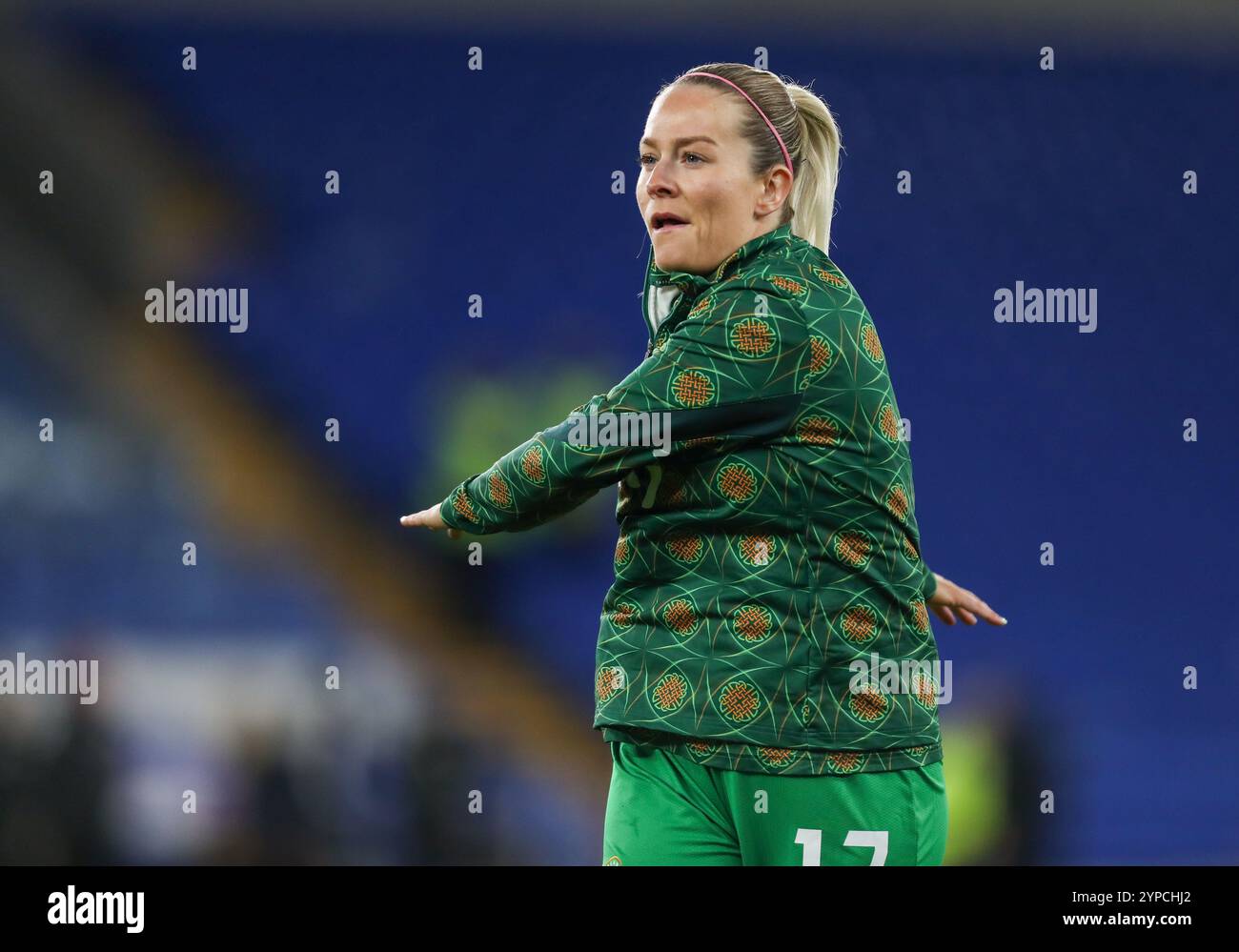 Cardiff City Stadium, Cardiff, Großbritannien. November 2024. Qualifikation für die UEFA-Frauenmeisterschaft Play offs, 2. Runde Fußball, Wales gegen die Republik Irland; Lily Agg aus der Republik Irland während des warm Up Credit: Action Plus Sports/Alamy Live News Stockfoto