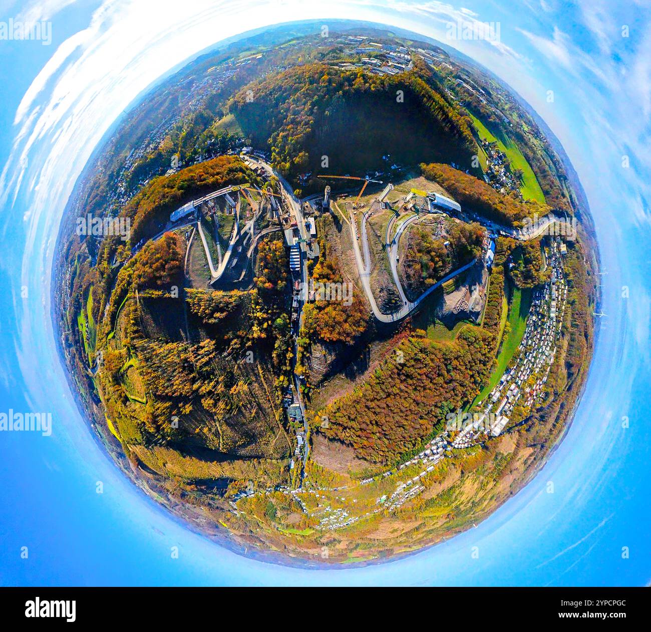 Luftbild, Großbaustelle und Neubau der Rahmedetalbrücke der Autobahn A45, Waldgebiet Sauerland, Erdkugel, Fisheye Aufnahme, Fischaugen Aufnahme, 360 Grad Aufnahme, winzige Welt, kleiner Planet, Fischaugenbild, Gevelndorf, Lüdenscheid, Ruhrgebiet, Nordrhein-Westfalen, Deutschland ACHTUNGxMINDESTHONORARx60xEURO *** Luftbild, Großbaustelle und Neubau der Rahmedetalbrücke an der Autobahn A45, Sauerland-Waldgebiet, Erdkugel, Fischaugenbild, 360-Grad-Bild, winzige Welt, kleiner Planet, Fischaugenbild, Gevelndorf, Lüdenscheid, Ruhrgebiet, Nordrhein-Westfalen, Deutschland ATTENTI Stockfoto Luftbild, Großbaustelle und Neubau der Rahmedetalbrücke der Autobahn A45, Waldgebiet Sauerland, Erdkugel, Fisheye Aufnahme, Fischaugen Aufnahme, 360 Grad Aufnahme, winzige Welt, kleiner Planet, Fischaugenbild, Gevelndorf, Lüdenscheid, Ruhrgebiet, Nordrhein-Westfalen, Deutschland ACHTUNGxMINDESTHONORARx60xEURO *** Luftbild, Großbaustelle und Neubau der Rahmedetalbrücke an der Autobahn A45, Sauerland-Waldgebiet, Erdkugel, Fischaugenbild, 360-Grad-Bild, winzige Welt, kleiner Planet, Fischaugenbild, Gevelndorf, Lüdenscheid, Ruhrgebiet, Nordrhein-Westfalen, Deutschland ATTENTI Stockfoto