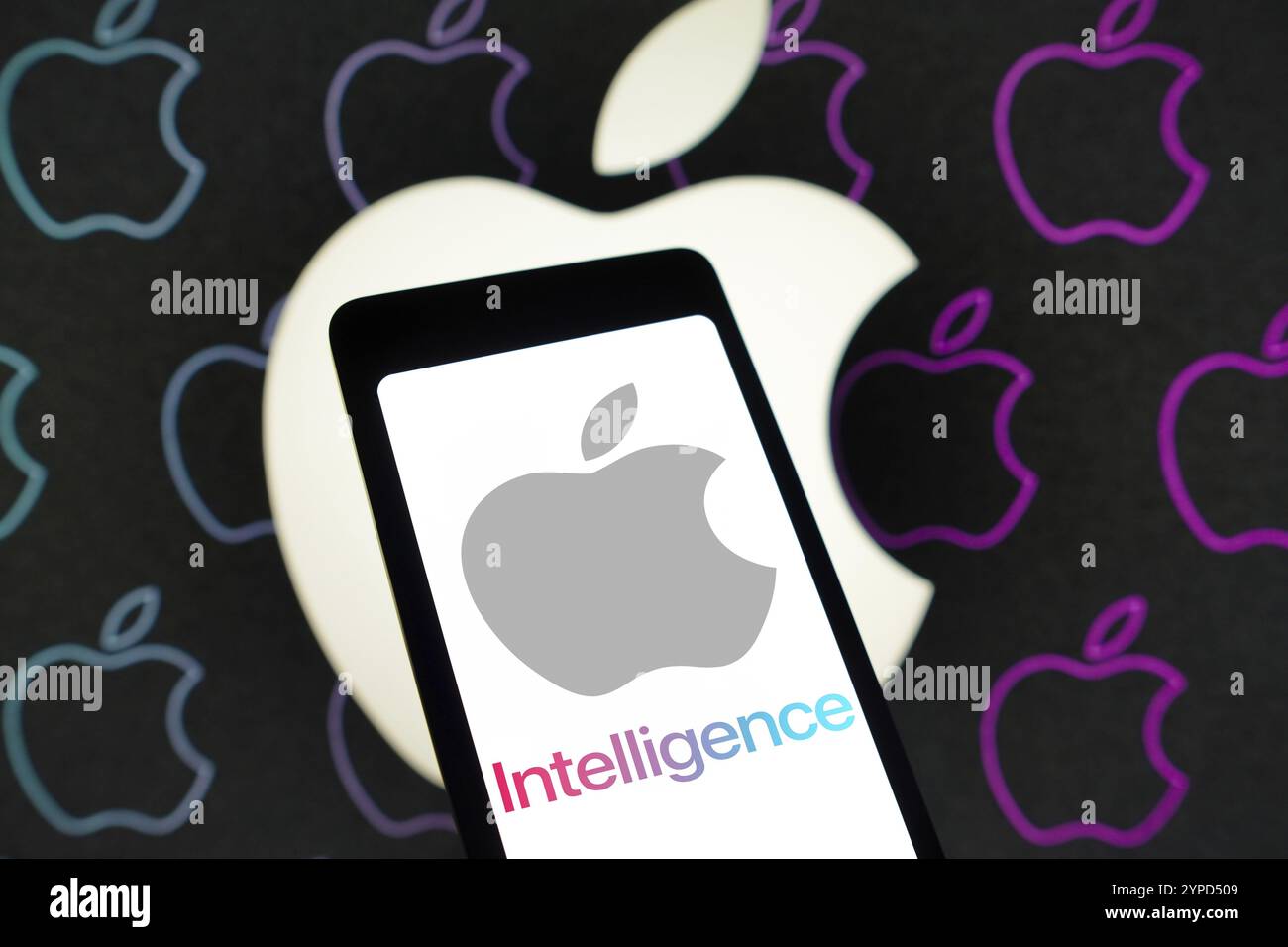 Juni 2024, Brasilien. In dieser Abbildung wird das Apple Intelligence Logo auf einem Smartphone-Bildschirm angezeigt. Apple öffnet WWDC 2024 für Entwickler Stockfoto