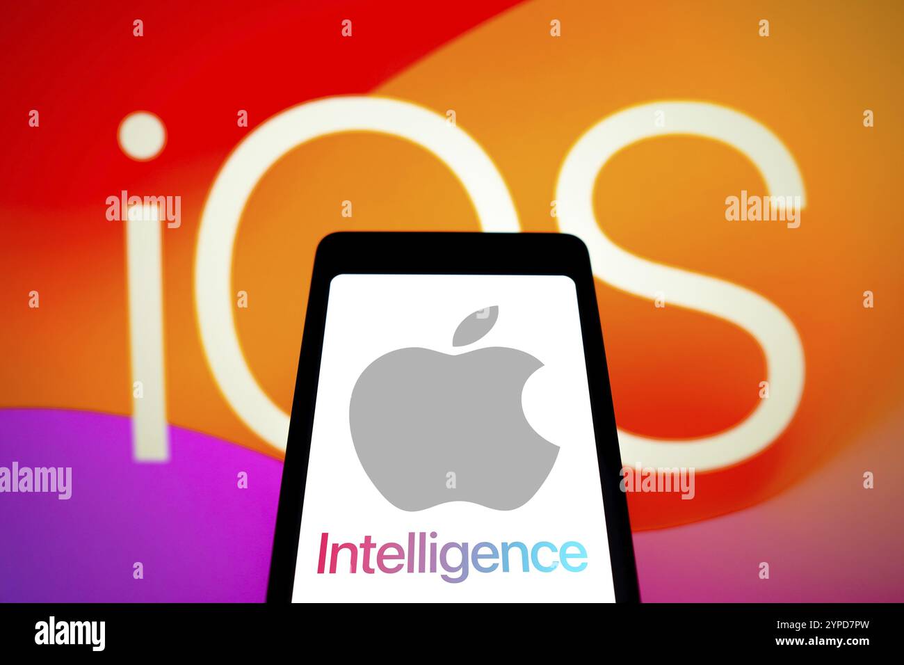 Juni 2024, Brasilien. In dieser Abbildung wird das Apple Intelligence Logo auf einem Smartphone-Bildschirm angezeigt. Apple öffnet WWDC 2024 für Entwickler Stockfoto