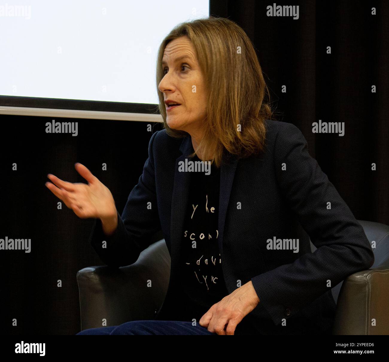 Regisseurin Joanna Hogg im Gespräch Stockfoto