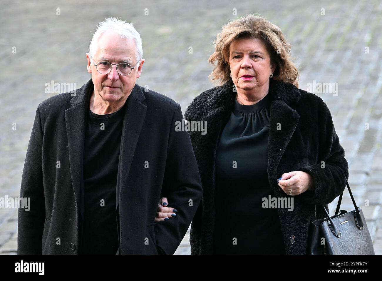 Die Komikerin und Schauspielerin Elaine C. Smith kommt an der St Giles Cathedral in Edinburgh an, um die öffentliche Gedenkfeier für den ehemaligen schottischen Premierminister Alex Salmond zu feiern, der im letzten Monat im Alter von 69 Jahren starb. Bilddatum: Samstag, 30. November 2024. Stockfoto