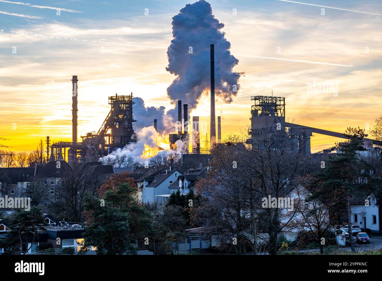 Hochofen Schwelgern 1, Schwarzer Riese, Schwelgern 2 das ThyssenKrupp Stahlwerk Schwelgern in Duisburg-Marxloh ist Teil des Stahlwerks Bruckhausen, r Stockfoto