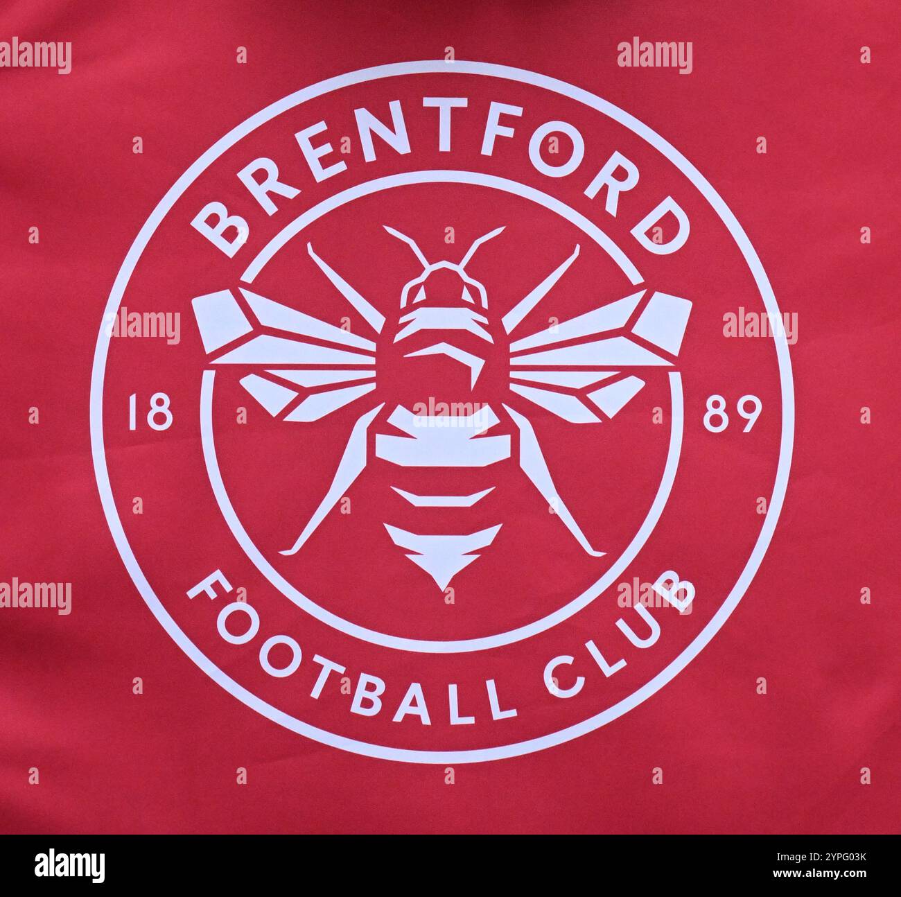 30. November 2024; Gtech Community Stadium, Brentford, London, England; Premier League Football, Brentford gegen Leicester City; Brentford Logo auf dem Stadion Stockfoto