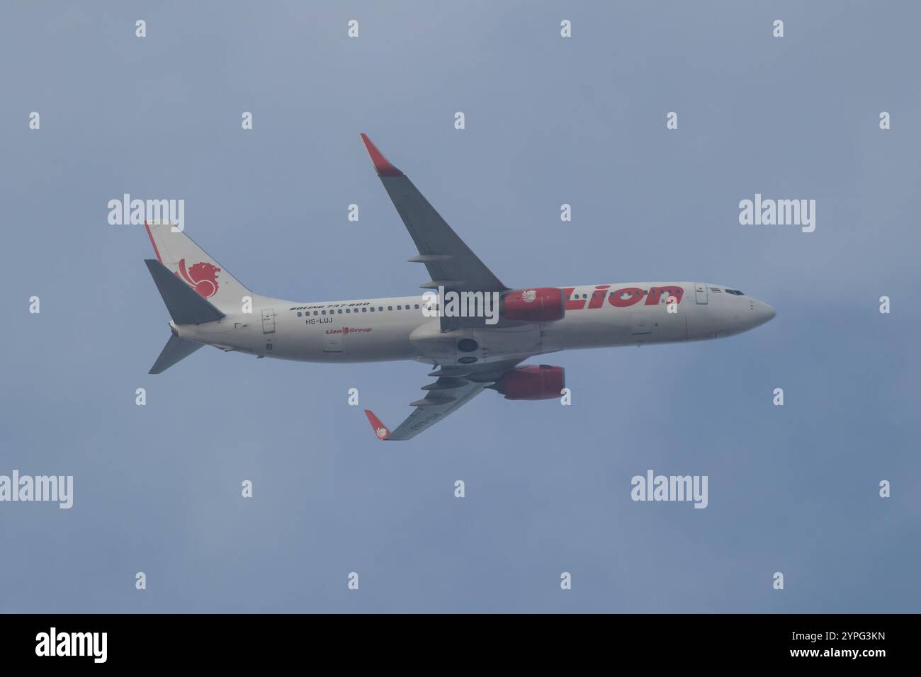 Chiangmai, Thailand - 7. Januar 2024: HS-LUJ Boeing 737-800 der Thai Lionair Airline. Fahren Sie vom Flughafen Chiangmai nach Bangkok. Stockfoto