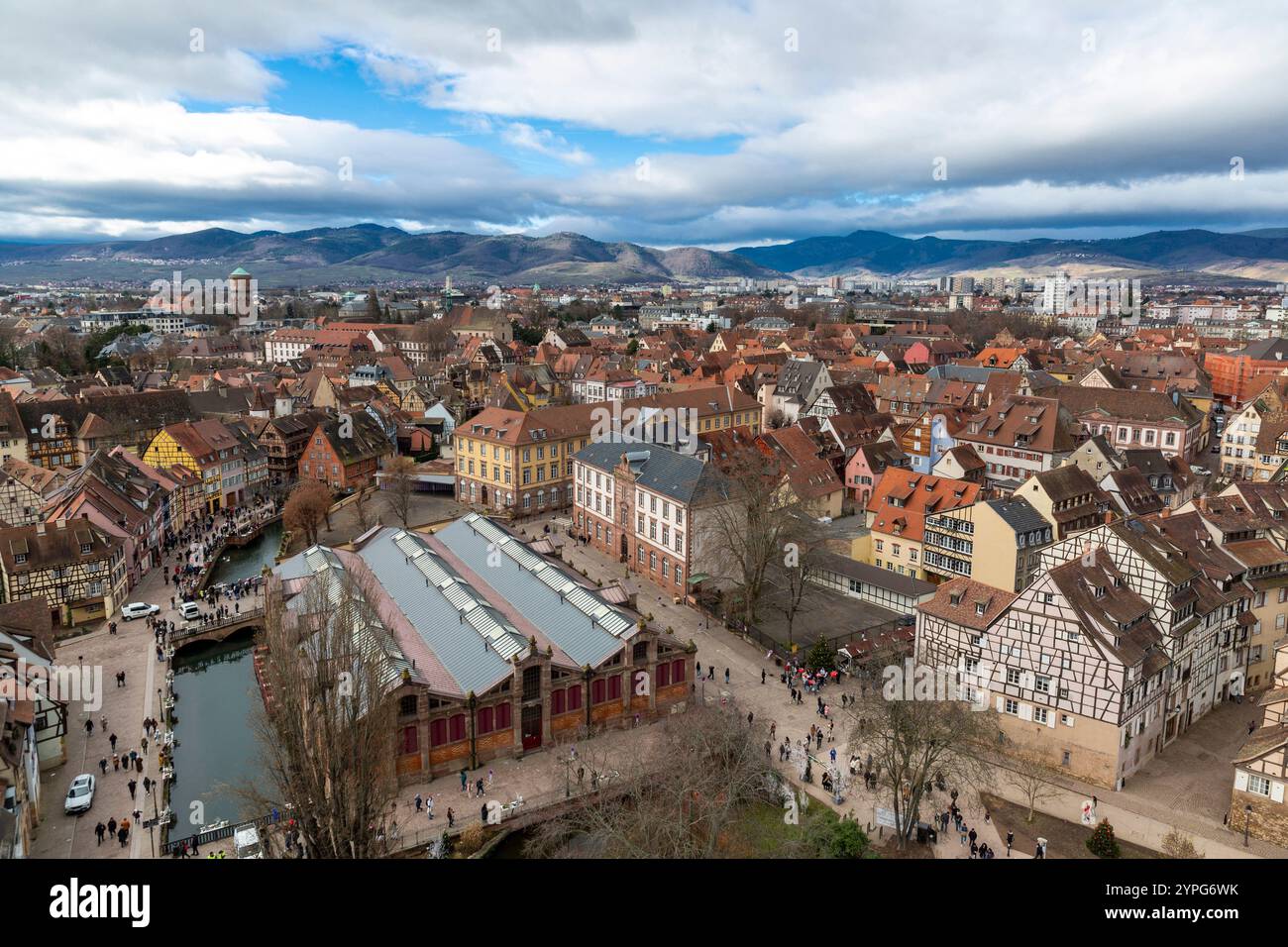 Aus der Vogelperspektive von Colmar während der Weihnachtsferien, Frankreich Stockfoto