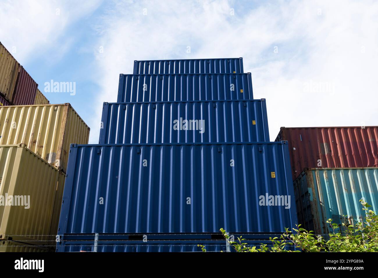 Gestapelte Container Stockfoto