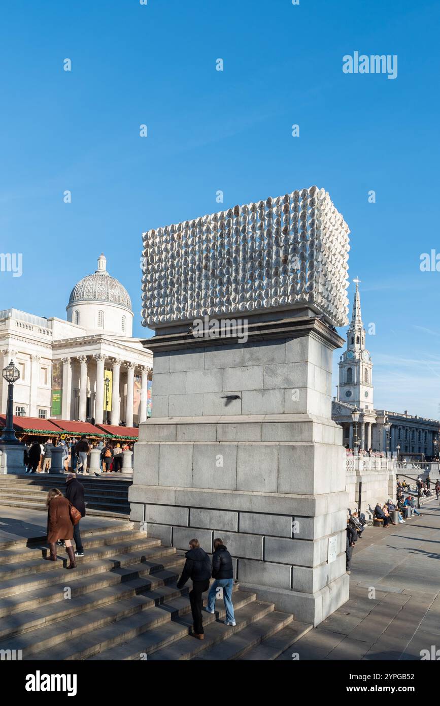 850 Improntas (850 Prägungen), Kunstform auf dem vierten Sockel in Trafalgar Square, London, UK. Abgüsse von Gesichtern von 850 Transmenschen aus aller Welt Stockfoto