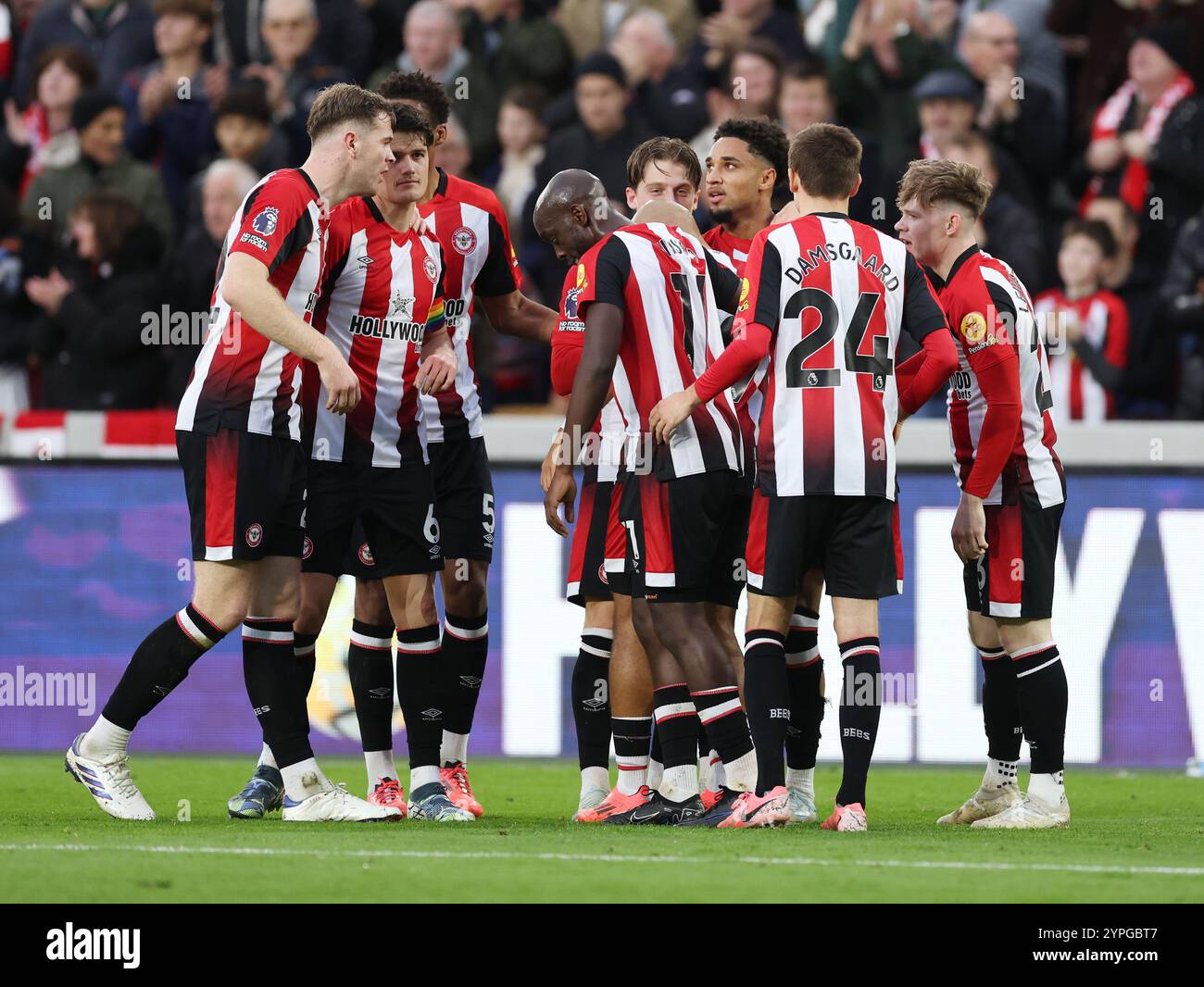 Kevin Schade von Brentford feiert das zweite Tor ihrer Mannschaft während des Spiels der Premier League im Gtech Community Stadium in Brentford. Bilddatum: Samstag, 30. November 2024. Stockfoto